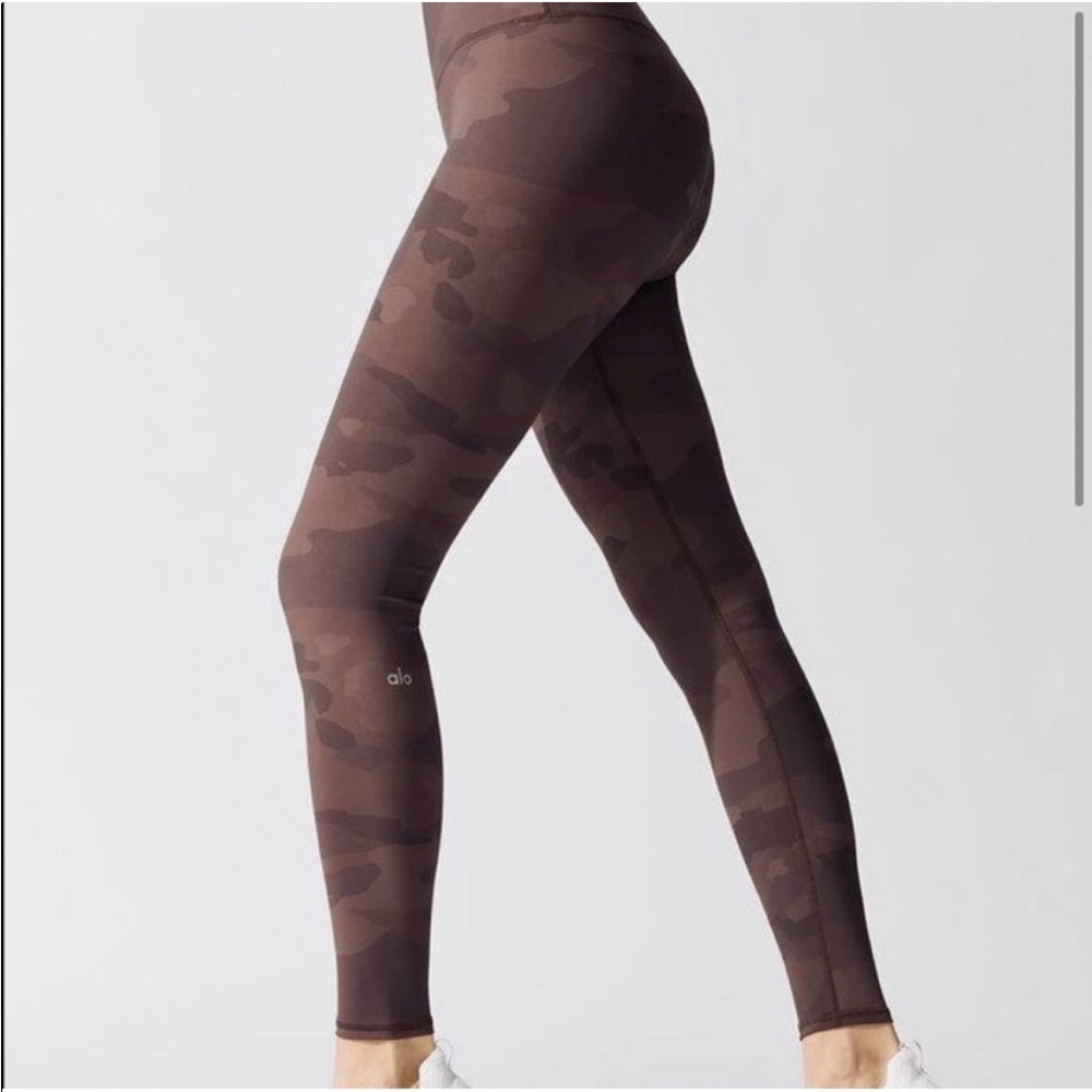Alo yoga maroon camo leggings size S NEVER WORN
